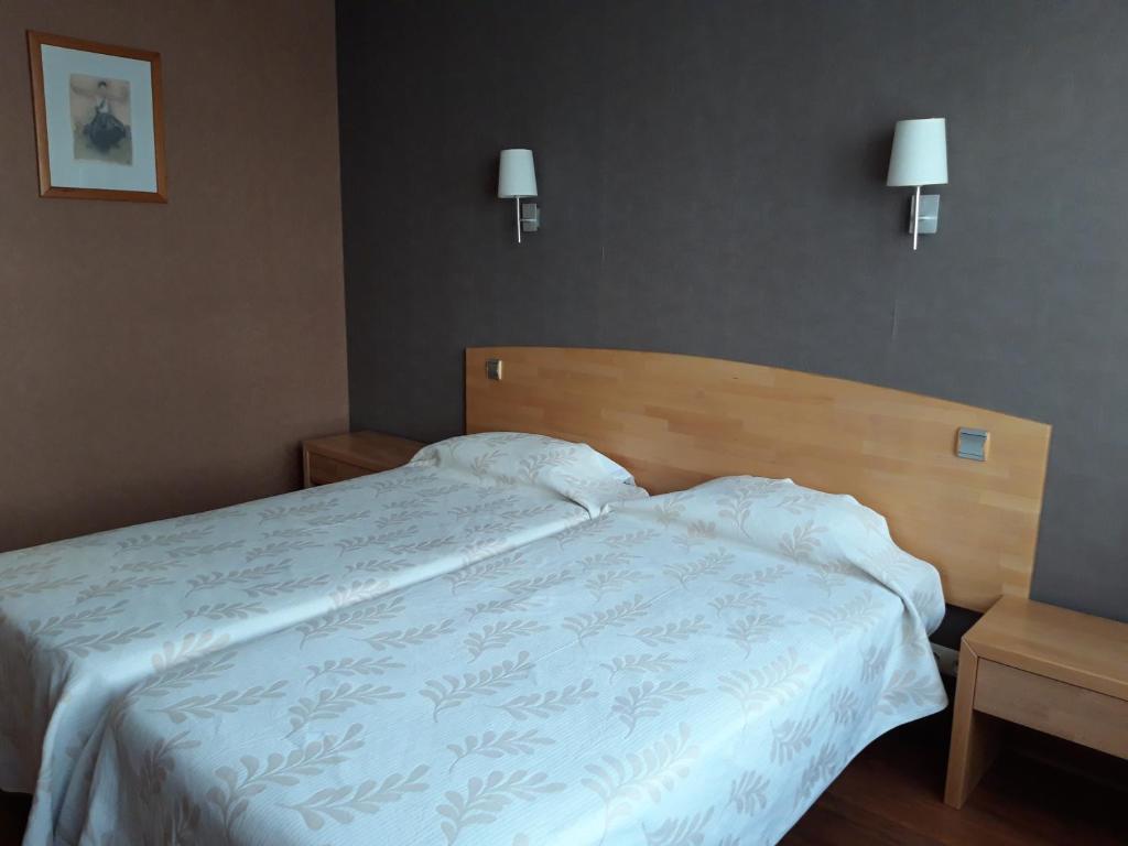 Postel nebo postele na pokoji v ubytování Hôtel la Guimbarde