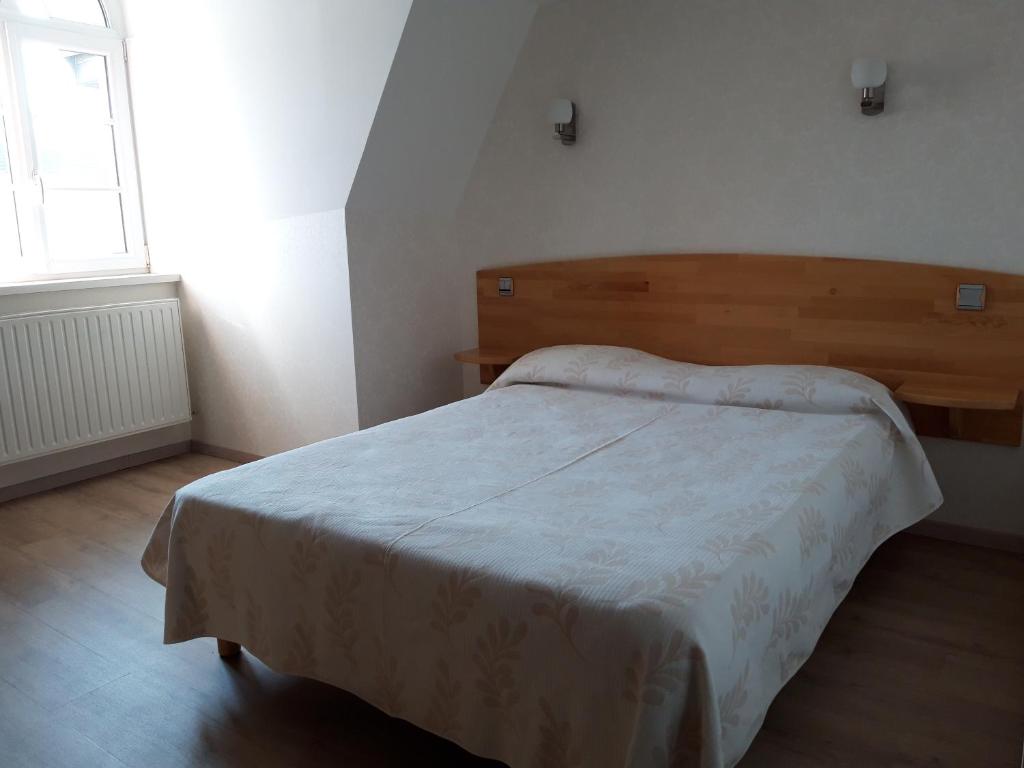 Postel nebo postele na pokoji v ubytování Hôtel la Guimbarde