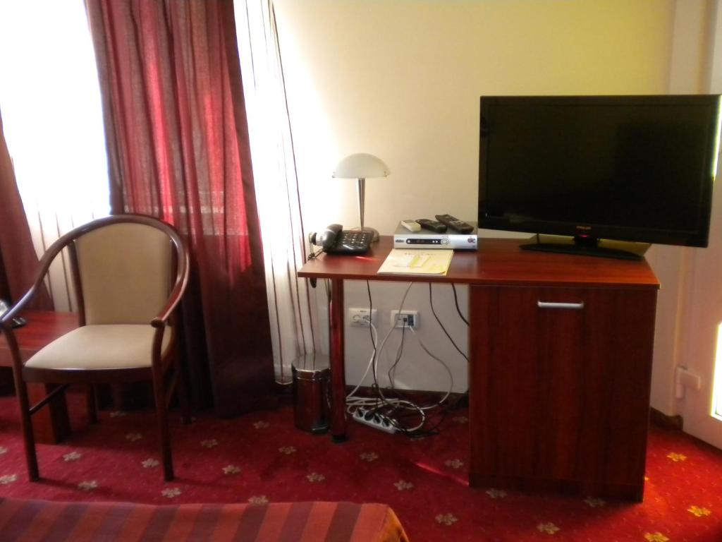 TV a/nebo společenská místnost v ubytování Hotel Ary