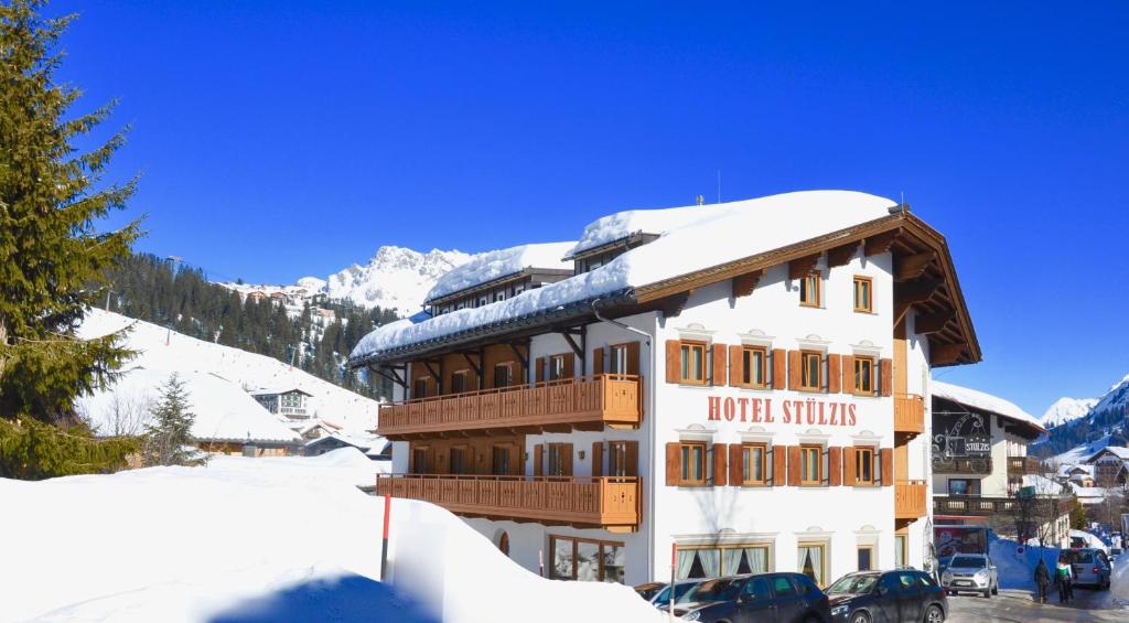 Nespecifikovaný výhled na hory nebo výhled na hory při pohledu z hotelu