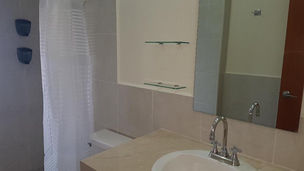Koupelna v ubytování Hotel y Suites Nader