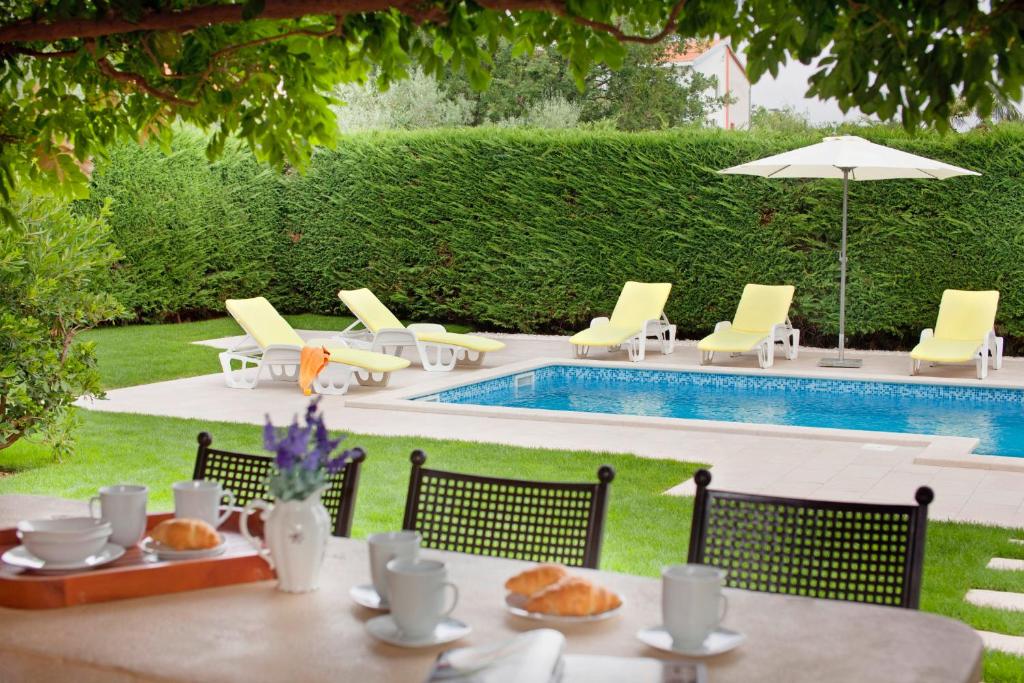 Bazén v ubytování Villa Aurata in Ližnjan (Haus für 8-9 Personen) nebo v jeho okolí