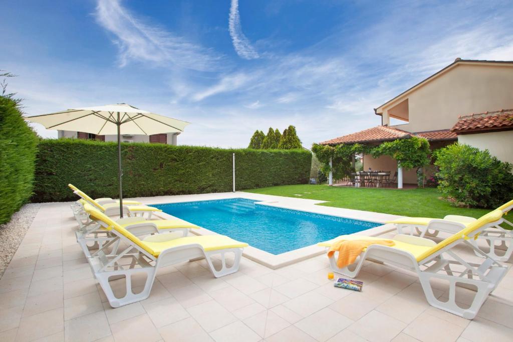 Bazén v ubytování Villa Aurata in Ližnjan (Haus für 8-9 Personen) nebo v jeho okolí