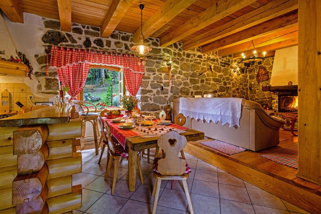 Posedenie v ubytovaní Sobol in Kočičin (Haus für 6-9 Personen)