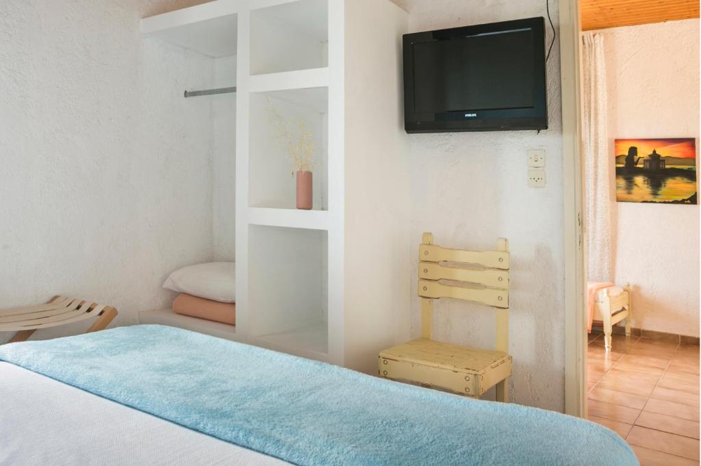 TV a/nebo společenská místnost v ubytování Metaxatos Apartments