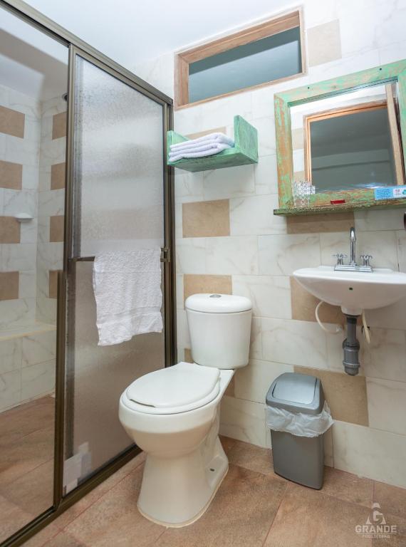 Koupelna v ubytování Hotel Madre Laura Jericó