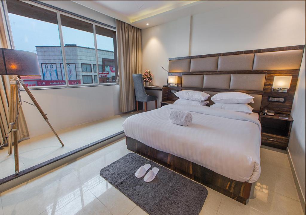 Postel nebo postele na pokoji v ubytování Aura One Hotel