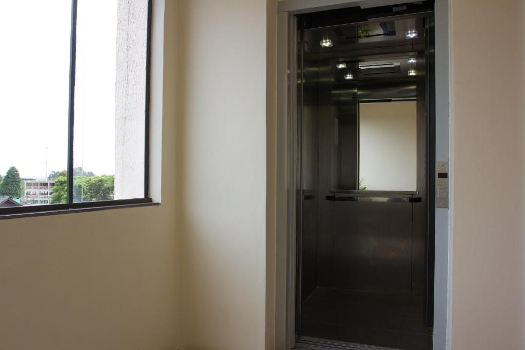  Av das hortênsias 3 quartos 3 banheiros