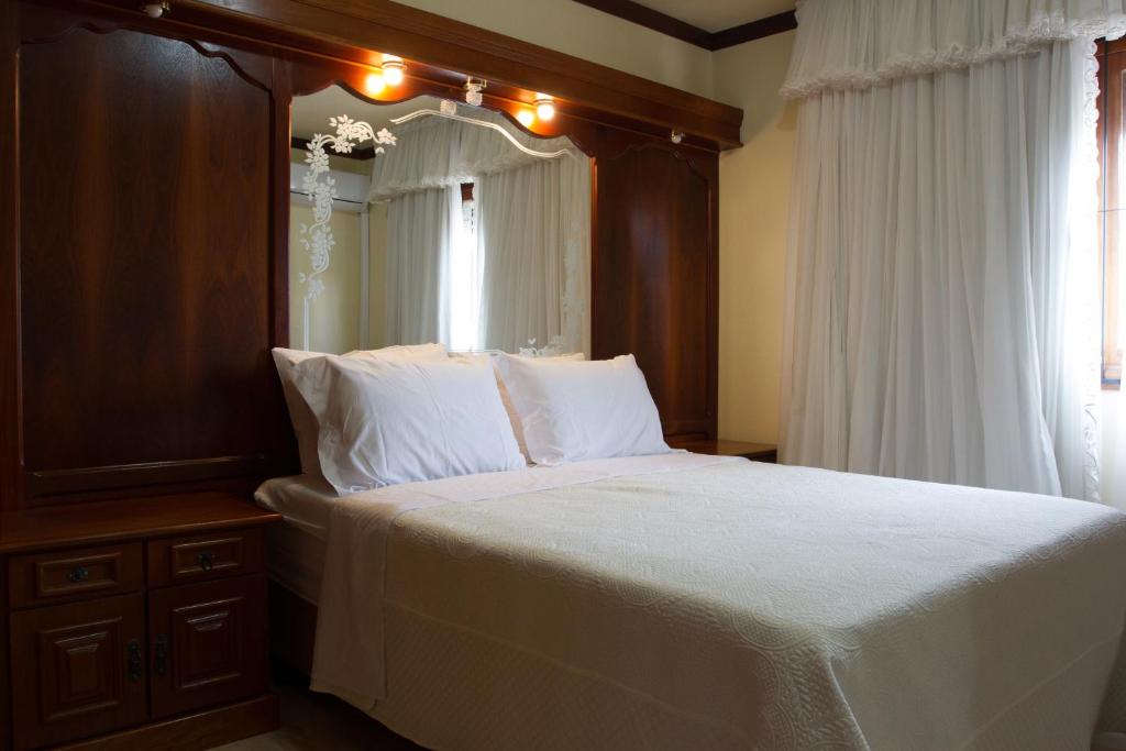  Av das hortênsias 3 quartos 3 banheiros