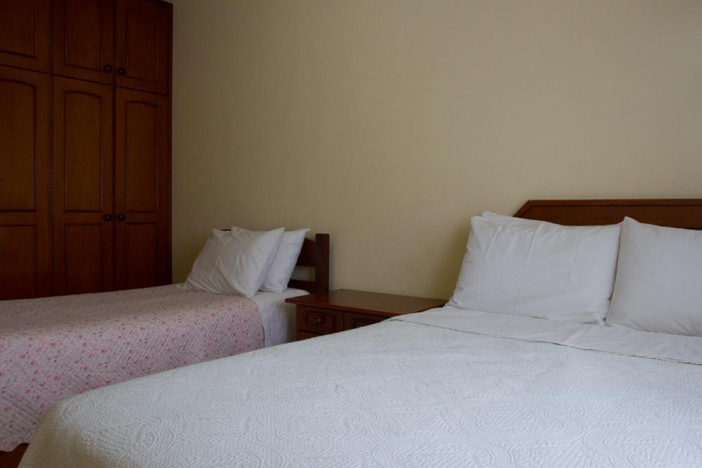  Av das hortênsias 3 quartos 3 banheiros