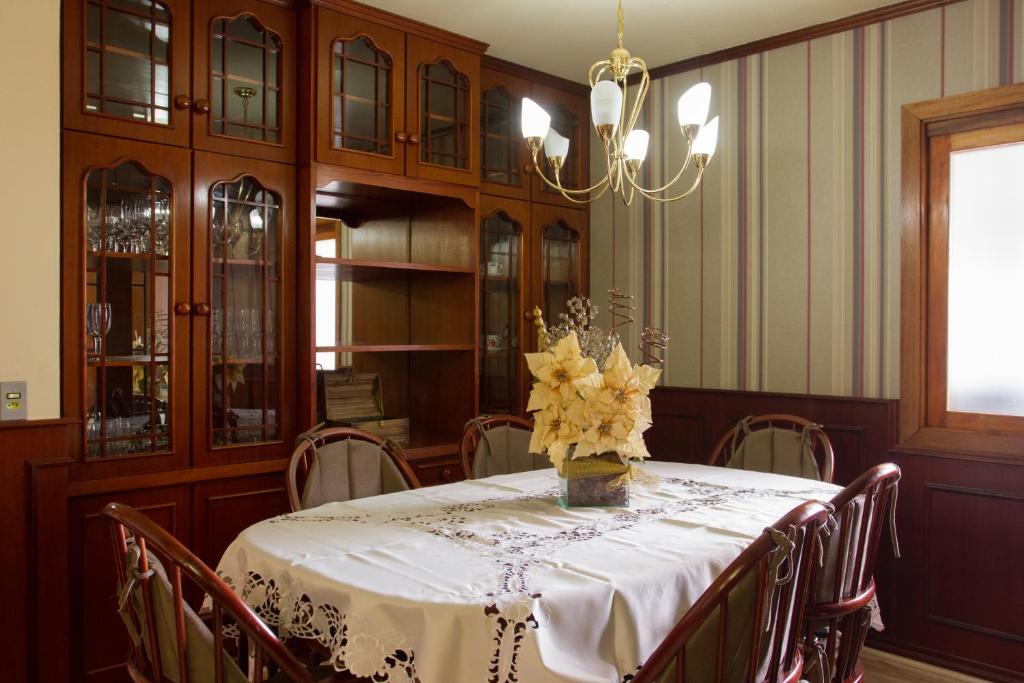  Av das hortênsias 3 quartos 3 banheiros