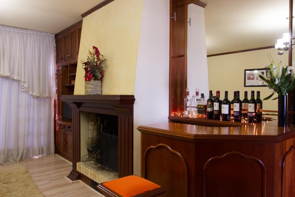  Av das hortênsias 3 quartos 3 banheiros