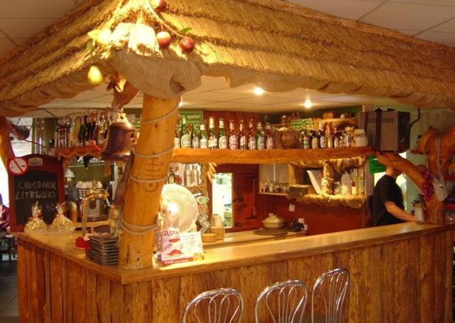 Lounge alebo bar v ubytovaní Dom Litewski