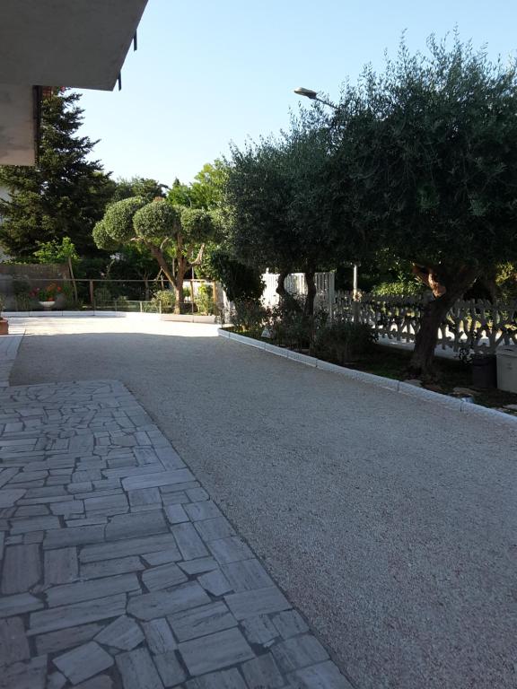 Vonkajšia záhrada v ubytovaní Casa immersa nel verde del parco del Conero