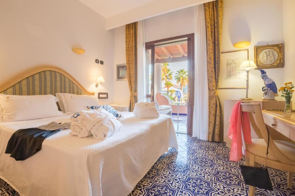 Postel nebo postele na pokoji v ubytování Hotel Eros