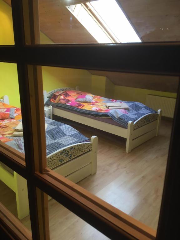 Łóżko lub łóżka w pokoju w obiekcie Penzion Krásný Dvůr