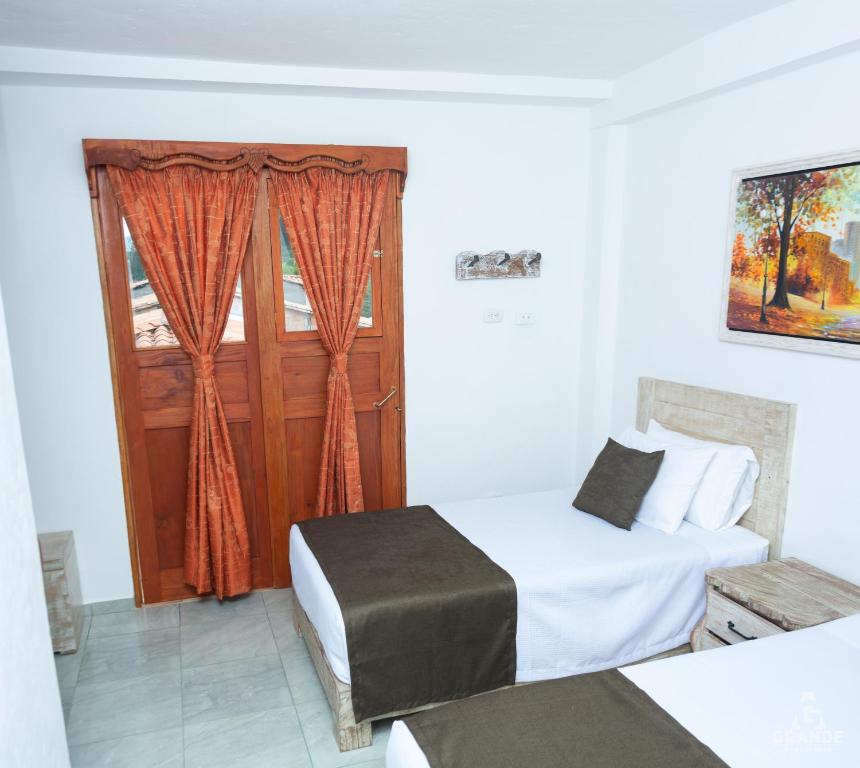 Postel nebo postele na pokoji v ubytování Hotel Madre Laura Jericó