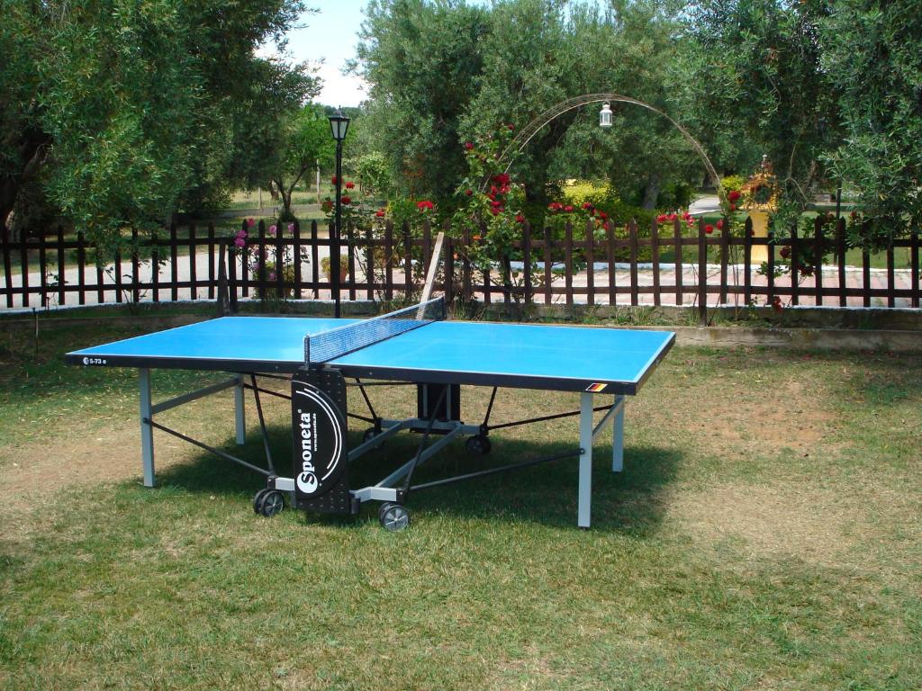 Stolní tenis v ubytování Asteris Village nebo okolí