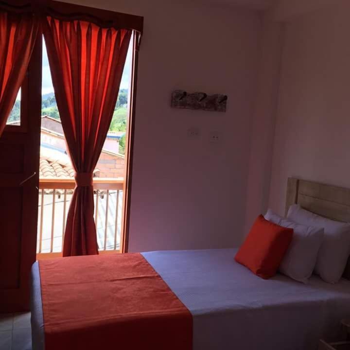 Postel nebo postele na pokoji v ubytování Hotel Madre Laura Jericó