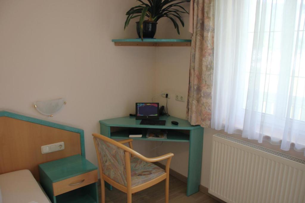 TV a/nebo společenská místnost v ubytování Gasthof Hotel zur Post