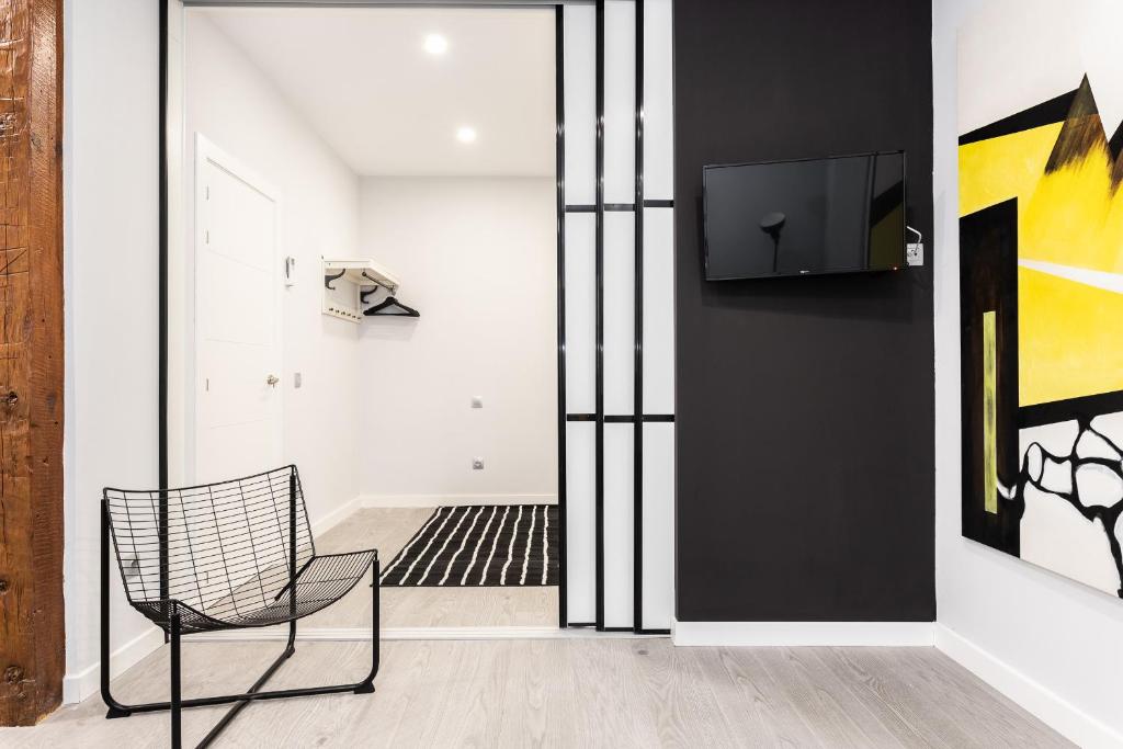 Kép BNBHolder Black & Yellow Design SOL szállásáról Madridban a galériában
