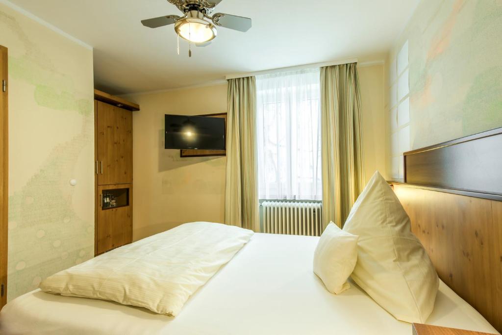 Postel nebo postele na pokoji v ubytování Hotel Brunner