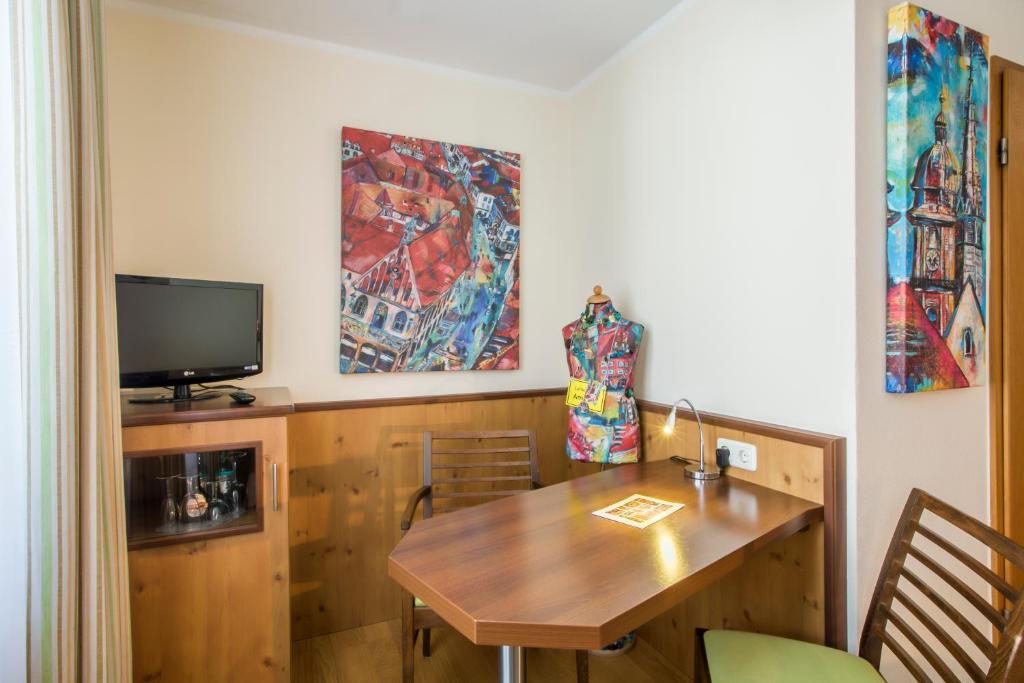 TV a/nebo společenská místnost v ubytování Hotel Brunner