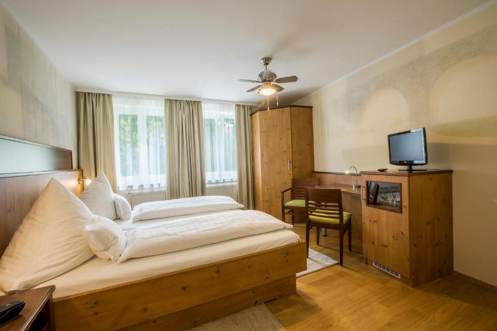Postel nebo postele na pokoji v ubytování Hotel Brunner