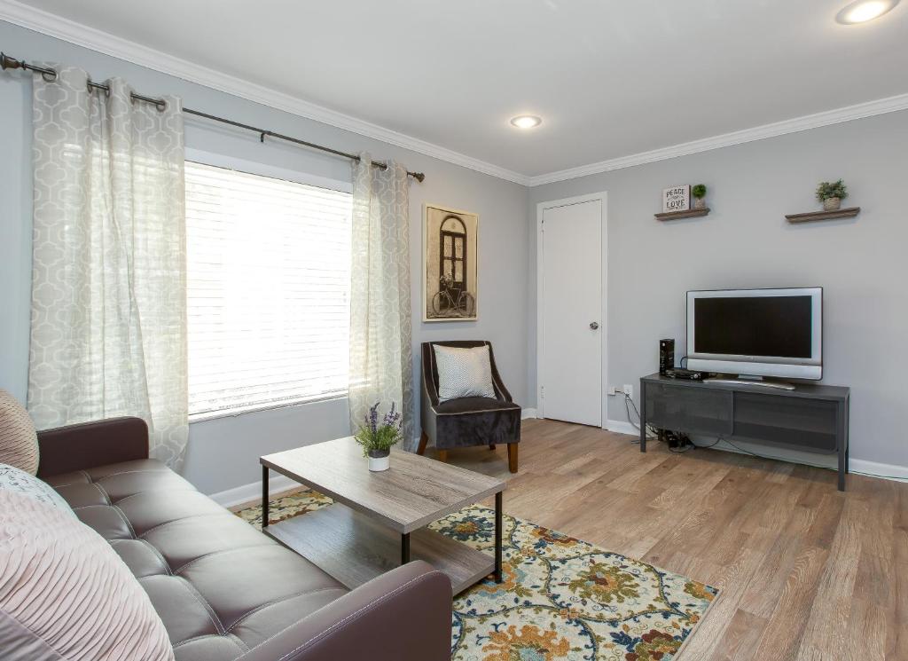 Amazing Midtown Atlanta Location by Piedmont Park Beltline Ponce City Market - One-Bedroom Apartment
