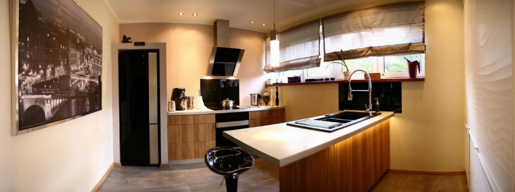 Kuchyňa alebo kuchynka v ubytovaní Apartamenty Wiślany Brzeg