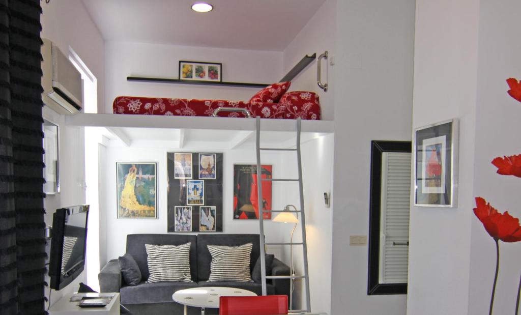 Living Sevilla Apartments Catedral - Studio With Balcony