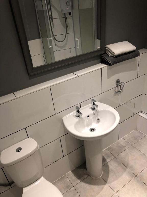 The Pheasant Inn - Economy Triple Room Con Baño Compartido