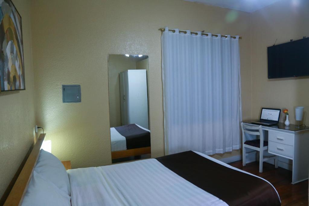 Postel nebo postele na pokoji v ubytování Hostal Loro Verde