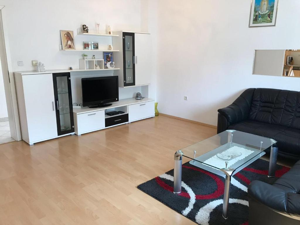 TV a/nebo společenská místnost v ubytování Guesthouse Pejo