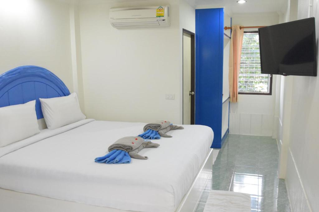 Postel nebo postele na pokoji v ubytování Simple Life Talay & Divers Resort