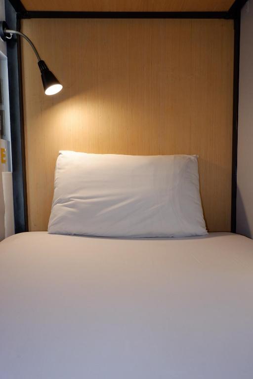 Een bed of bedden in een kamer bij Z Hostel