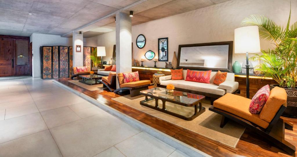 Area tempat duduk di Bisma Eight - CHSE Certified