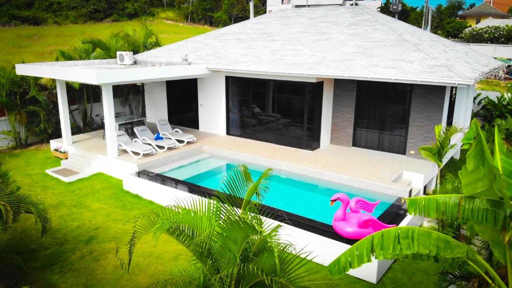 Bazén v ubytování -20 Off per cent Luxury Mango Villa nebo v jeho okolí