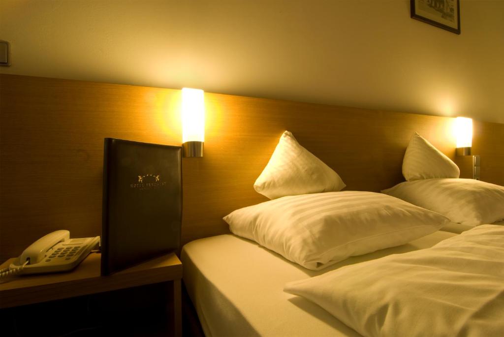 Posteľ alebo postele v izbe v ubytovaní Hotel Bräuwirt