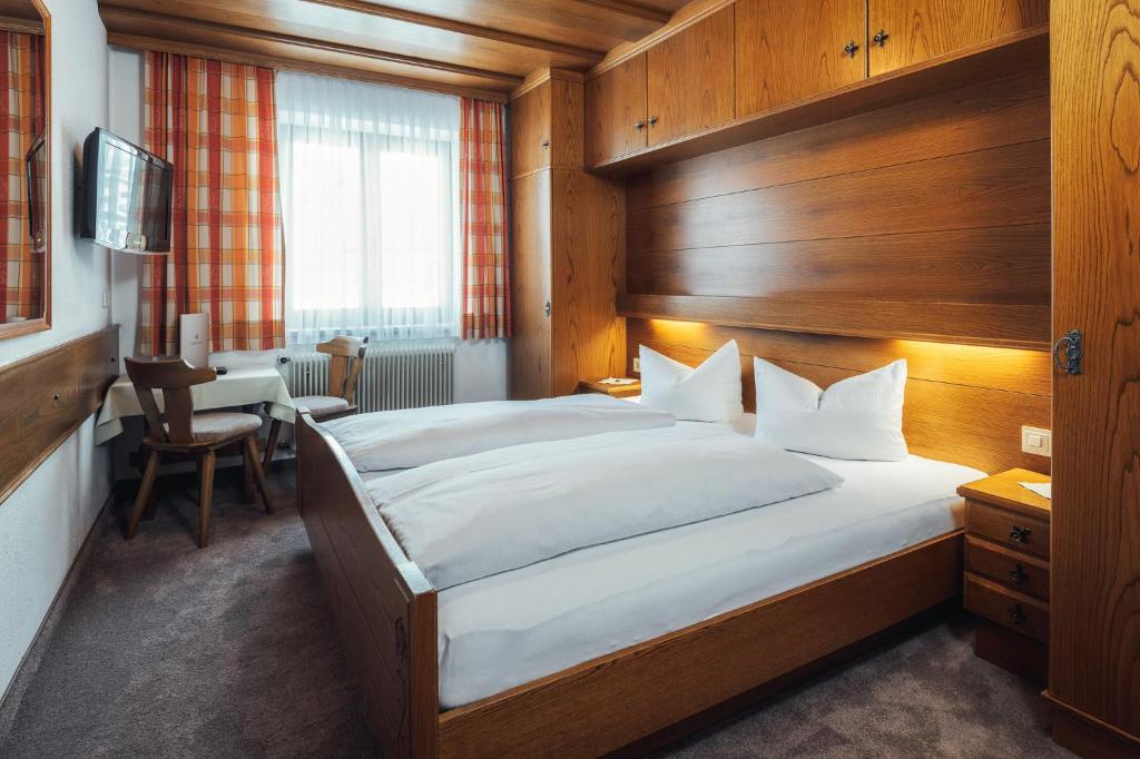 Posteľ alebo postele v izbe v ubytovaní Hotel Edelweiss Superior