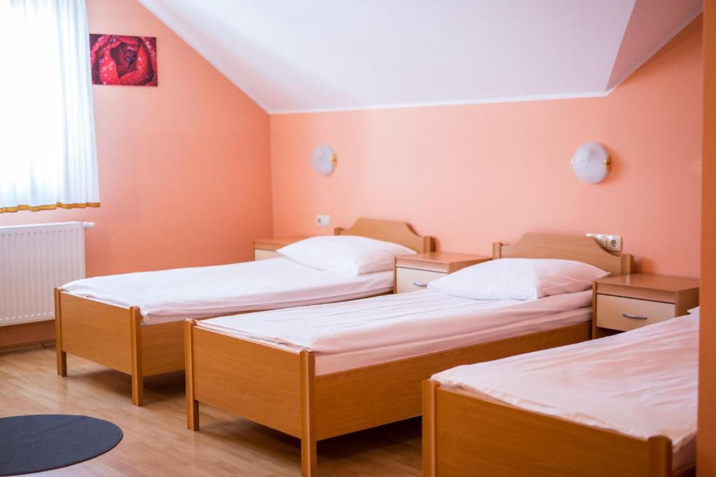 Postel nebo postele na pokoji v ubytování Guesthouse Beno