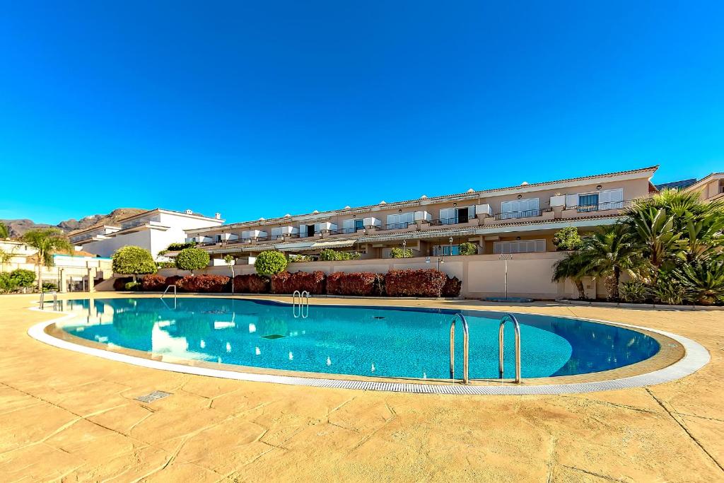 The swimming pool at or close to Garden View La Arena