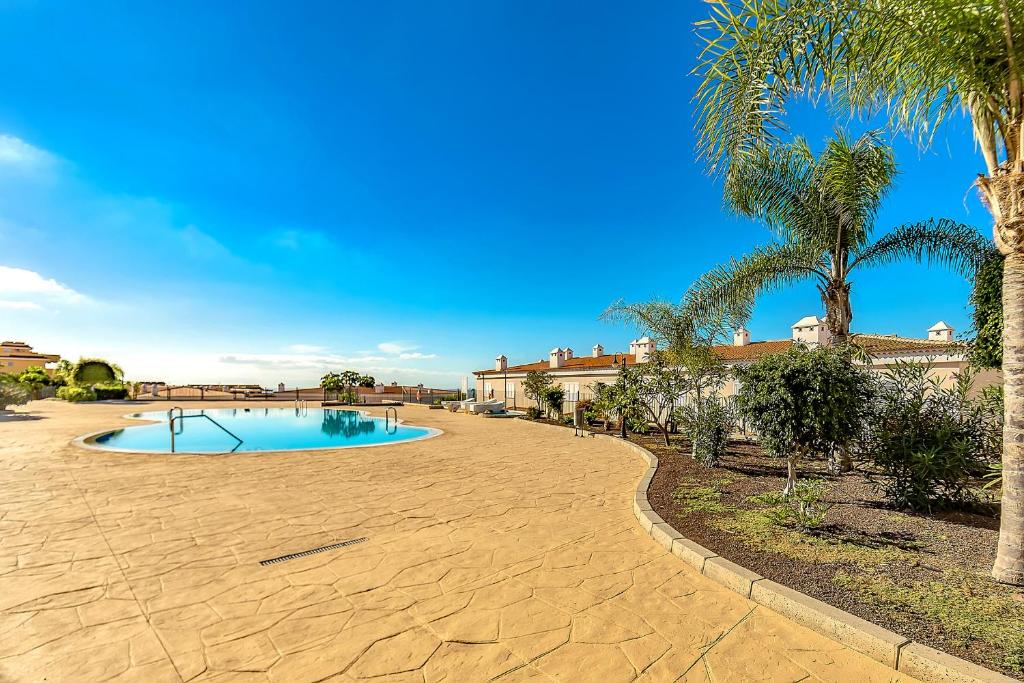 The swimming pool at or close to Garden View La Arena