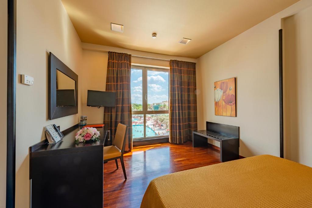 A television and/or entertainment centre at Victoria Terme Hotel