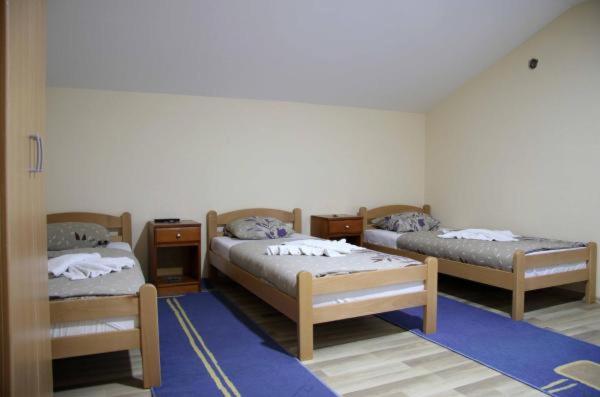 Tempat tidur dalam kamar di Apartmani Kadunić