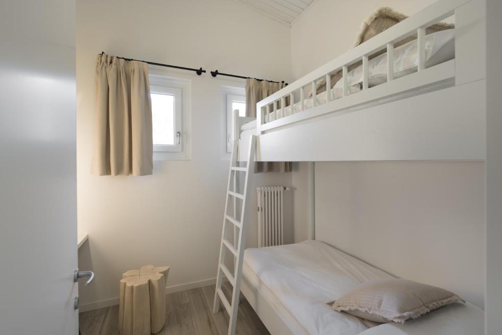 Een bed of bedden in een kamer bij CP Resort