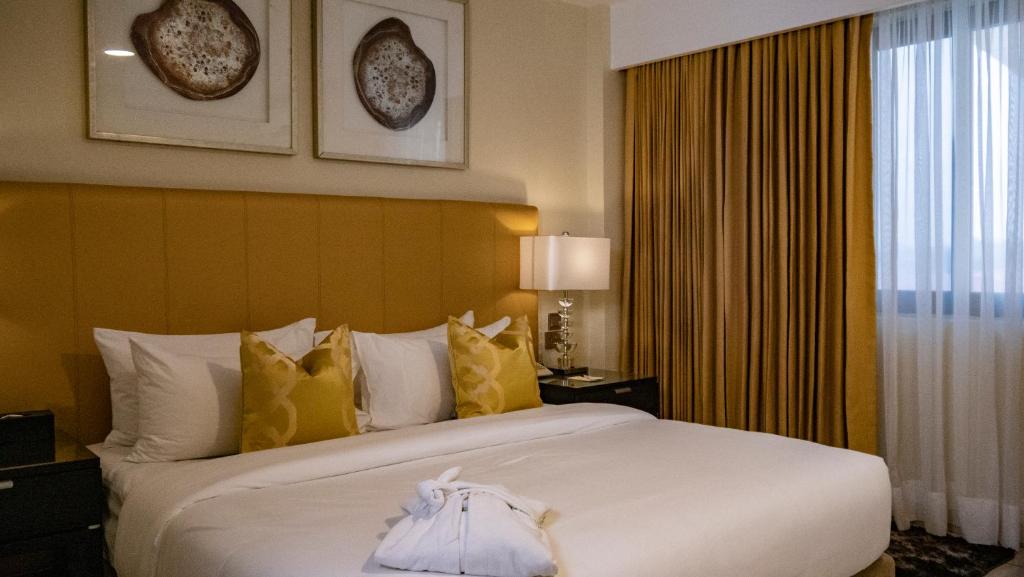 Oak Plaza Hotels East Airport - Deluxe Double Room