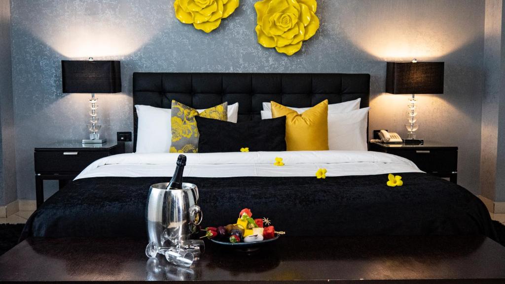 Oak Plaza Hotels East Airport - Executive Suite