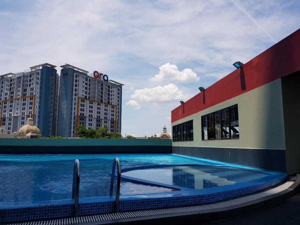 Piscina di Atria Residences Gading Serpong o nelle vicinanze