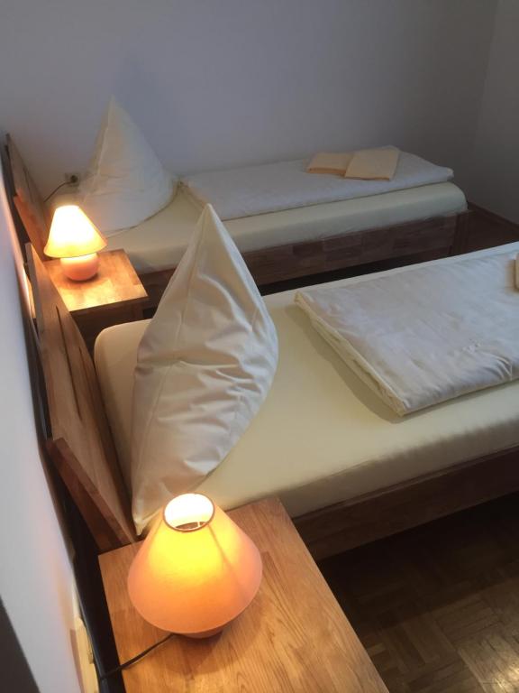 Postel nebo postele na pokoji v ubytování Knüllhotel Tann-Eck